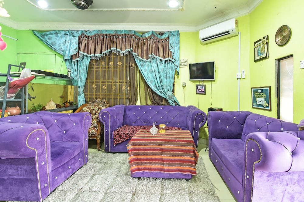 OYO 90740 Paddington Lodge