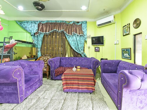 OYO 90740 Paddington Lodge