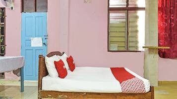 Habitación doble Deluxe, 1 cama Queen size | 1 habitación, escritorio y espacio para trabajar con laptop