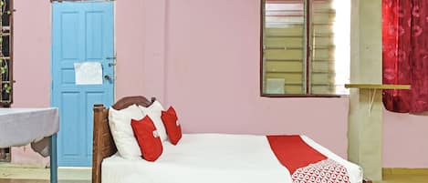 Habitación doble Deluxe, 1 cama Queen size | Escritorio, espacio para trabajar con laptop y wifi gratis