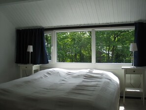 3 slaapkamers, reisbedje