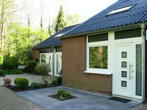 Exterior detail - Beautiful, cozy vacation home in the Aquadelta Bruinisse vacation park (Bruinisse)
