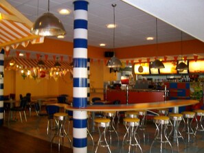 Bar (on property) - Beautiful, cozy vacation home in the Aquadelta Bruinisse vacation park (Bruinisse)