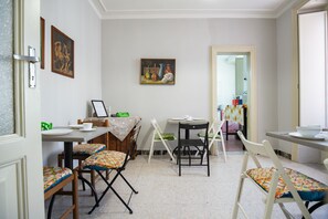 Flat-screen TV -  Tra l'Etna e il mare via Oberdan (Catania)