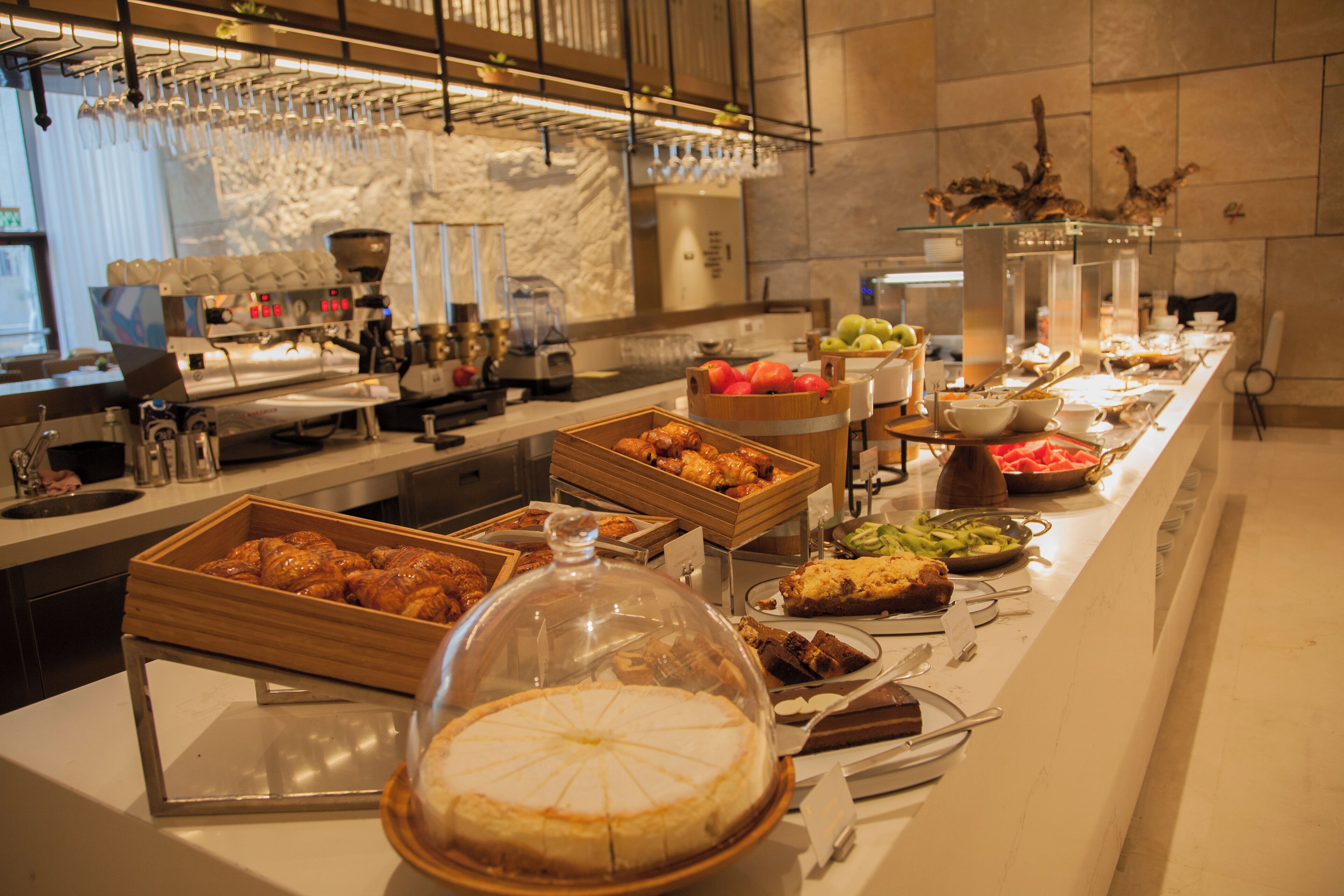 Daily buffet breakfast for a fee