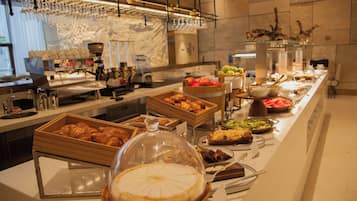 Daily buffet breakfast for a fee