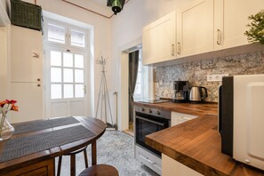 Private kitchen - King 's Residence: a two-bedroom masterpiece (Budapest)