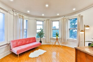 1 bedroom, free WiFi, bed sheets - Zen Boutique  (Toronto)