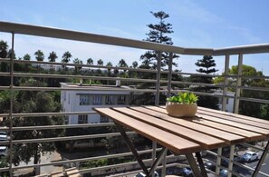 Outdoor dining - Unique 3bedroom fully equipped 5min from Agdal station (Rabat)