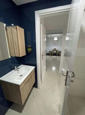 Shower - Unique 3bedroom fully equipped 5min from Agdal station (Rabat)