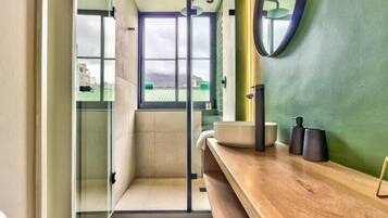 City Apartment | Bathroom | Shower, hair dryer, towels