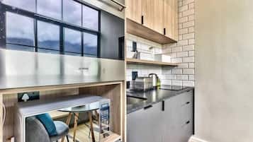City Apartment | Private kitchen | Fridge, microwave, oven, stovetop