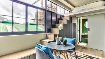 City Apartment | In-room dining