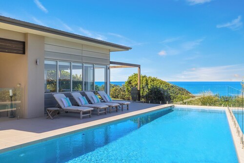 Osprey Luxury Clifftop Retreat with Ocean Views in Sapphire Beach