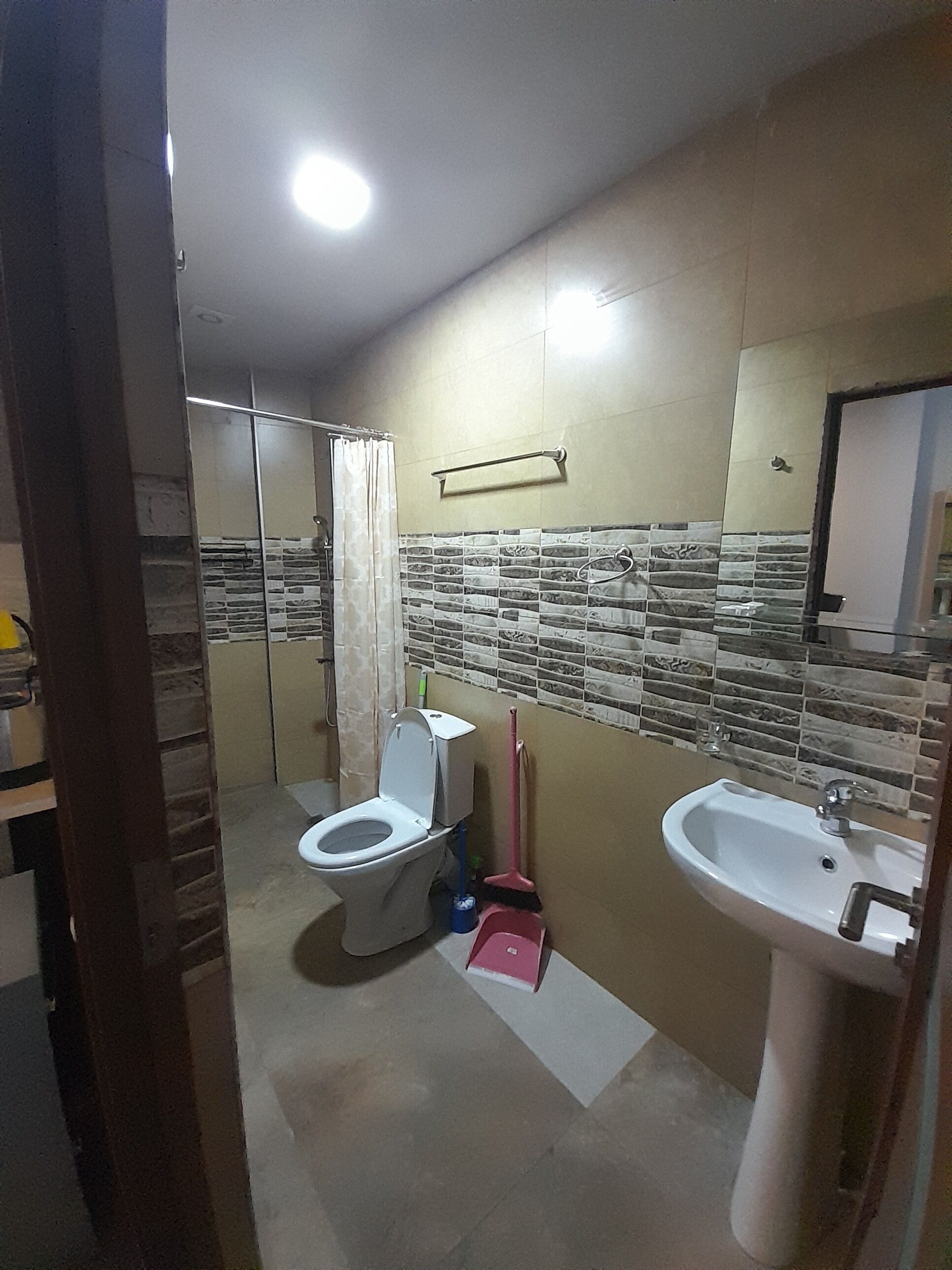 Estúdio luxo, 1 quarto, para não fumantes, vista para o pátio | Banheiro | Chuveiro, toalhas de banho, sabonete, shampoo
