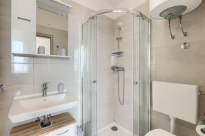 Shower - Apartment 2217/65765 (Istria - Medulin), 1200m from the beach (Medulin)