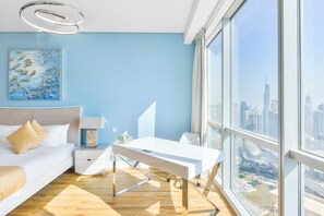 2 habitaciones, caja de seguridad en la habitación y escritorio 