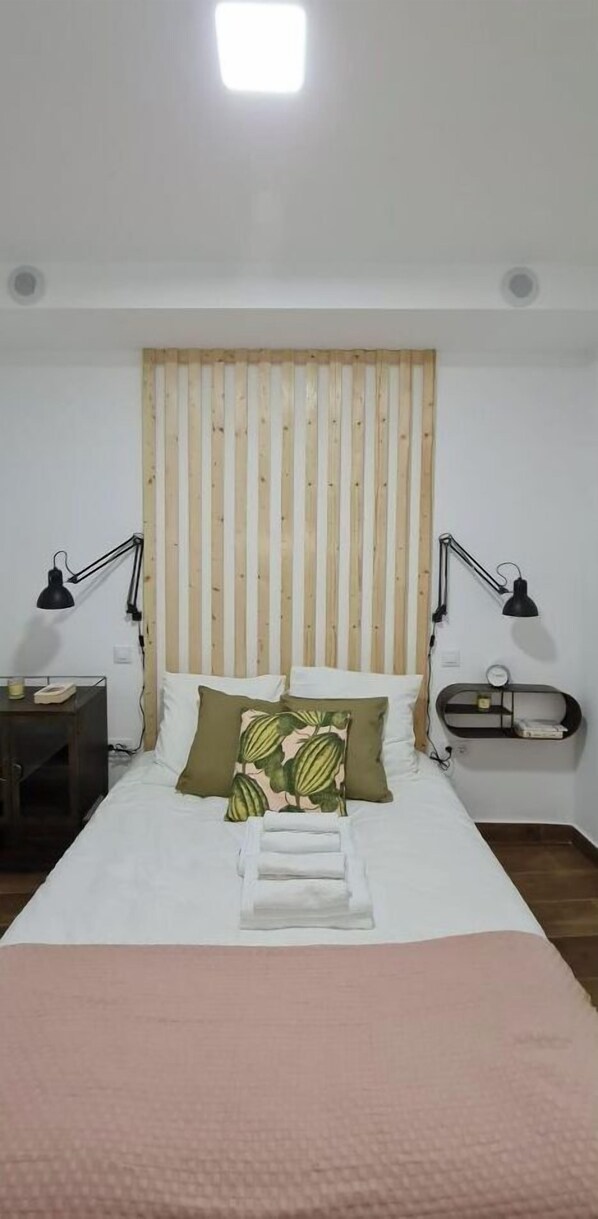 1 habitación, escritorio, tabla de planchar con plancha y wifi gratis 