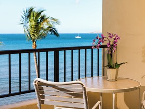 Outdoor dining -  Sugar Beach Resort. Beautiful Front And Center Beachfront Condo! A/C Wifi (Kihei)