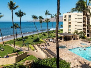 Outdoor pool -  Sugar Beach Resort. Beautiful Front And Center Beachfront Condo! A/C Wifi (Kihei)