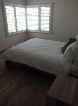 3 Schlafzimmer, Schreibtisch, Bügeleisen/Bügelbrett, Bettwäsche