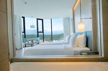 Deluxe City View Twin | Premium bedding, down comforters, pillowtop beds, in-room safe