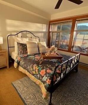 2 bedrooms, iron/ironing board, internet, bed sheets - New!  Powderhorn Peak Retreat (Brighton)