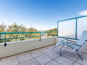 Property grounds - 2-room cabin with air conditioning and terrace in Sète (Sète)