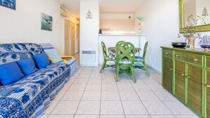 TV - 2-room cabin with air conditioning and terrace in Sète (Sète)
