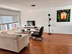 Comfort-huoneisto | Oleskelualue | 20–tuumainen LCD-televisio, jossa kaapelikanavat