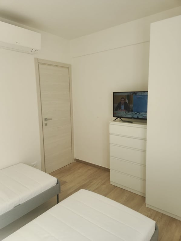 2 makuuhuonetta, silitysrauta/-lauta, Wi-Fi, vuodevaatteet