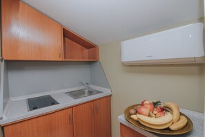Fridge, stovetop, electric kettle, cookware/dishes/utensils