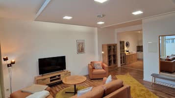 Fernseher, Bücher, Stereoanlage