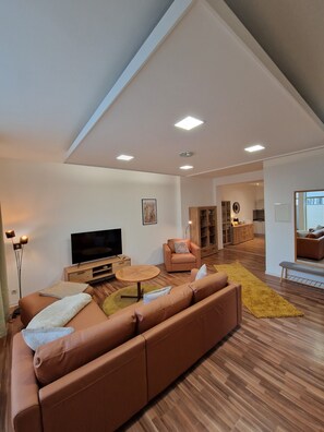 تلفزيون، كُتُب، ستيريو