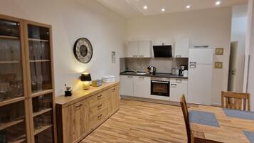 Kühlschrank, Ofen, Herdplatte, Geschirrspüler