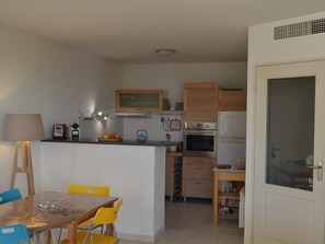 Dining - Comfort in Mèze: Air-conditioned apartment with terrace and garden (Mèze)