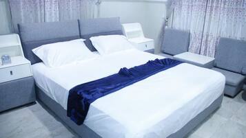 4 habitaciones, escritorio, wifi y ropa de cama