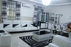 Smart TV, reproductor de DVD, estéreo, monitor de computadora