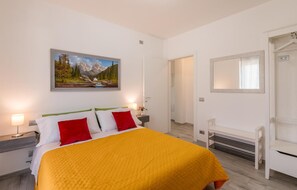 3 bedrooms, iron/ironing board, travel cot, free WiFi
