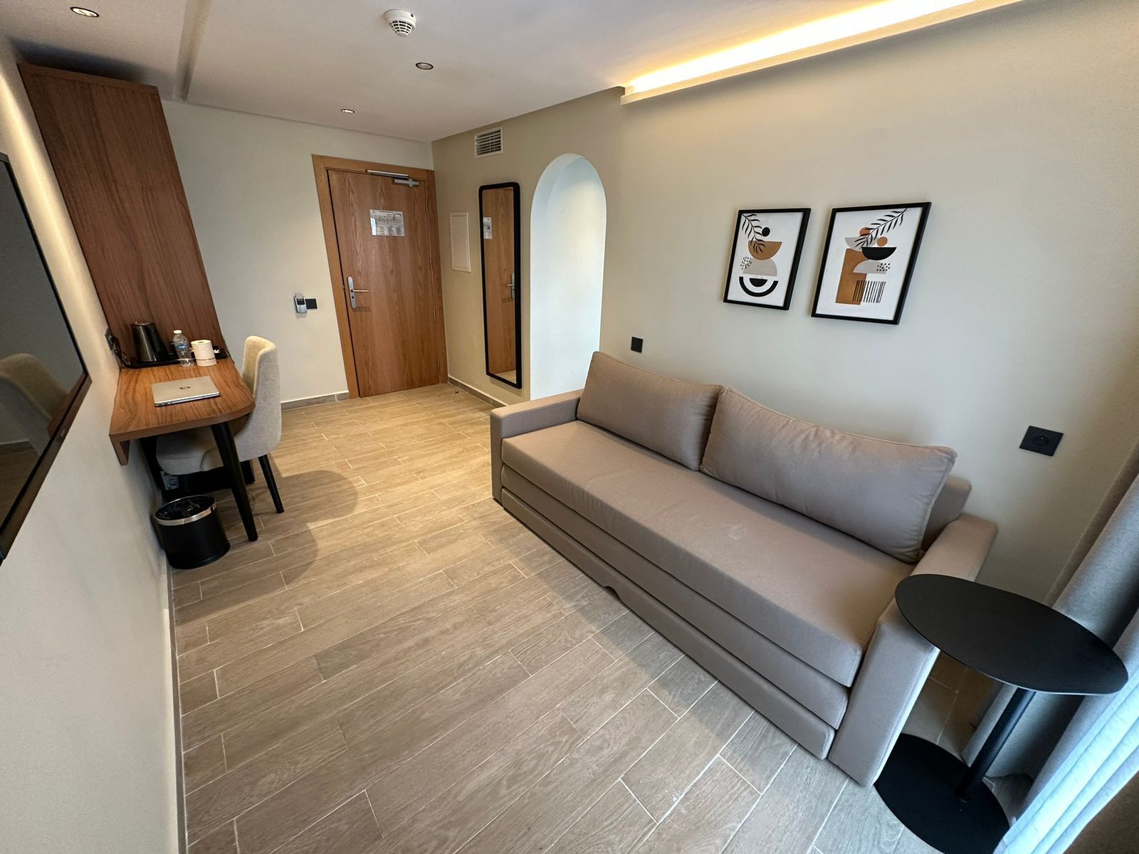 junior suite | living area | tv, offices