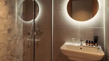 Amenidades de baño gratuitas y secadora de cabello