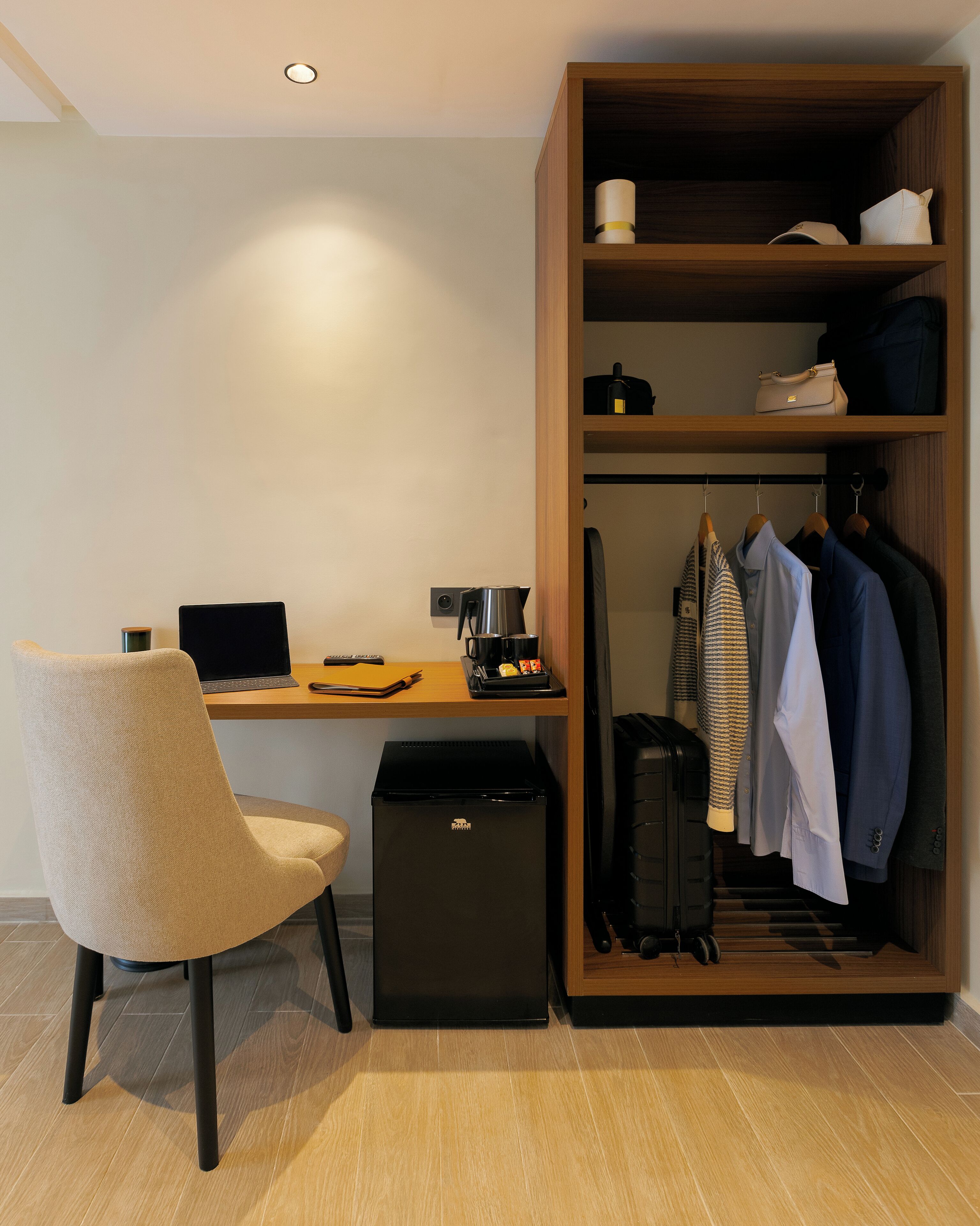 junior suite | living area | tv, offices