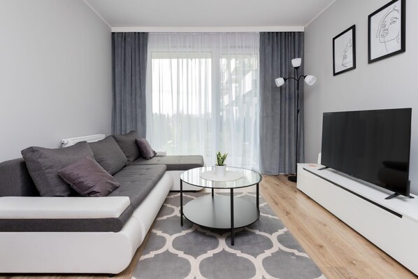 Televisión y oficina 