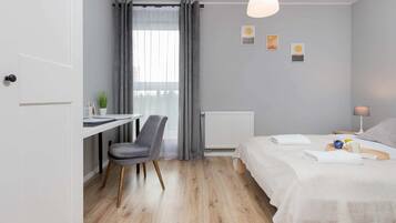 1 bedroom, desk, iron/ironing board, WiFi