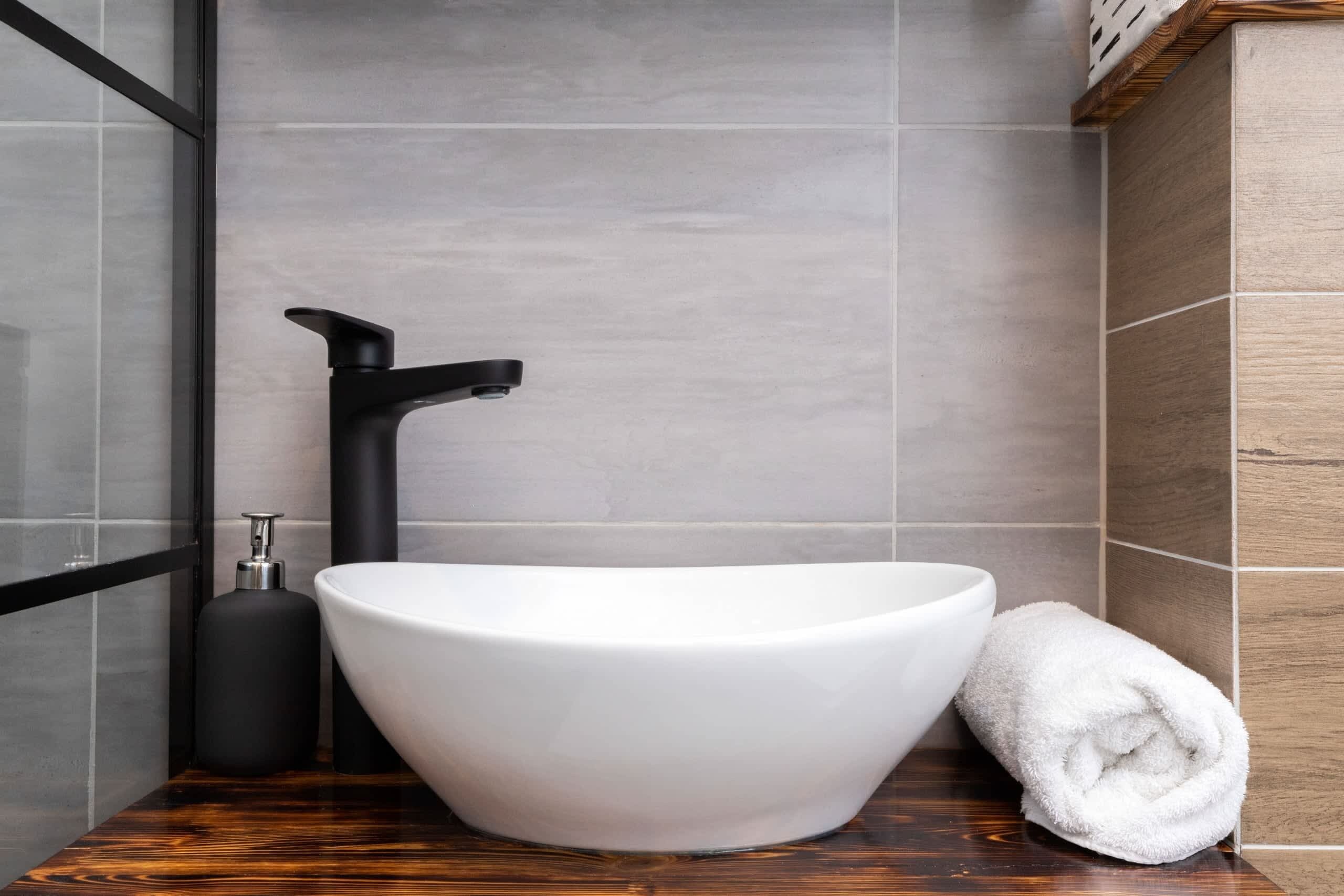 Shower, hair dryer, towels, shampoo