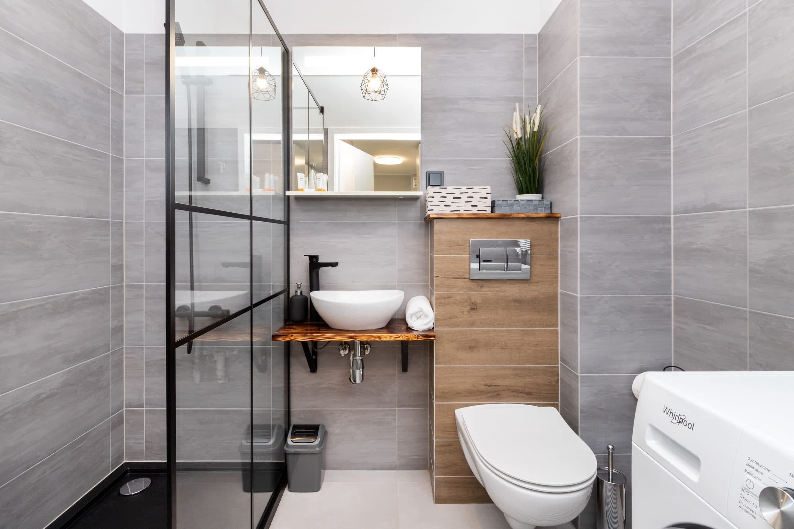 Shower, hair dryer, towels, shampoo