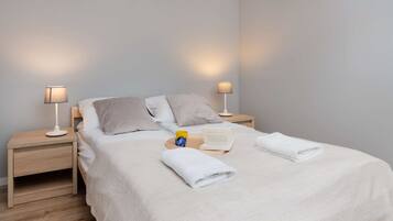 1 bedroom, desk, iron/ironing board, WiFi