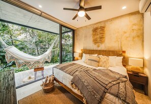 2 makuuhuonetta, työpöytä, silitysrauta/-lauta, ilmainen Wi-Fi