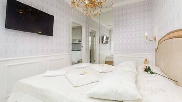 1 bedroom, desk, iron/ironing board, WiFi