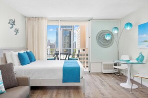 Iron/ironing board, free WiFi, bed sheets, wheelchair access - "Bahama" Studio w/ FREE Parking & Full Kitchen (Honolulu)